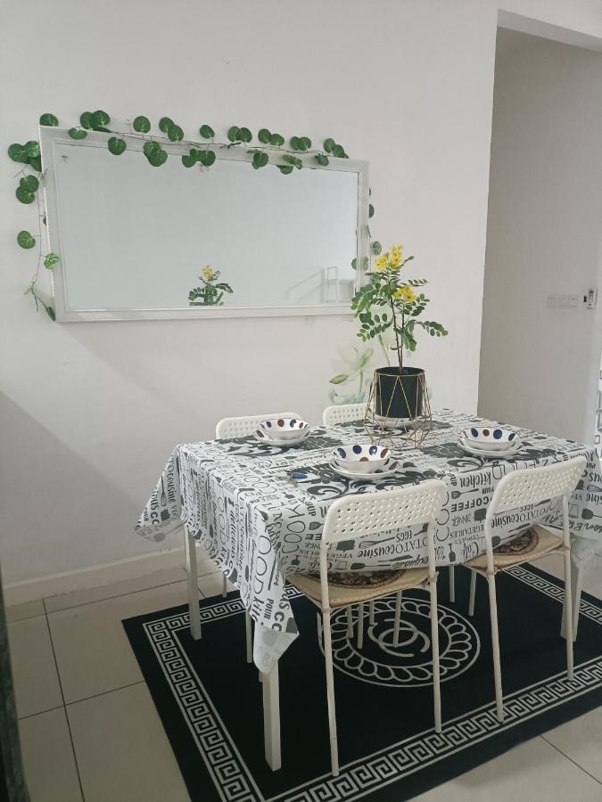 Cikta'Z Homestay Southville City Bangi Kampong Tangkas Exteriör bild